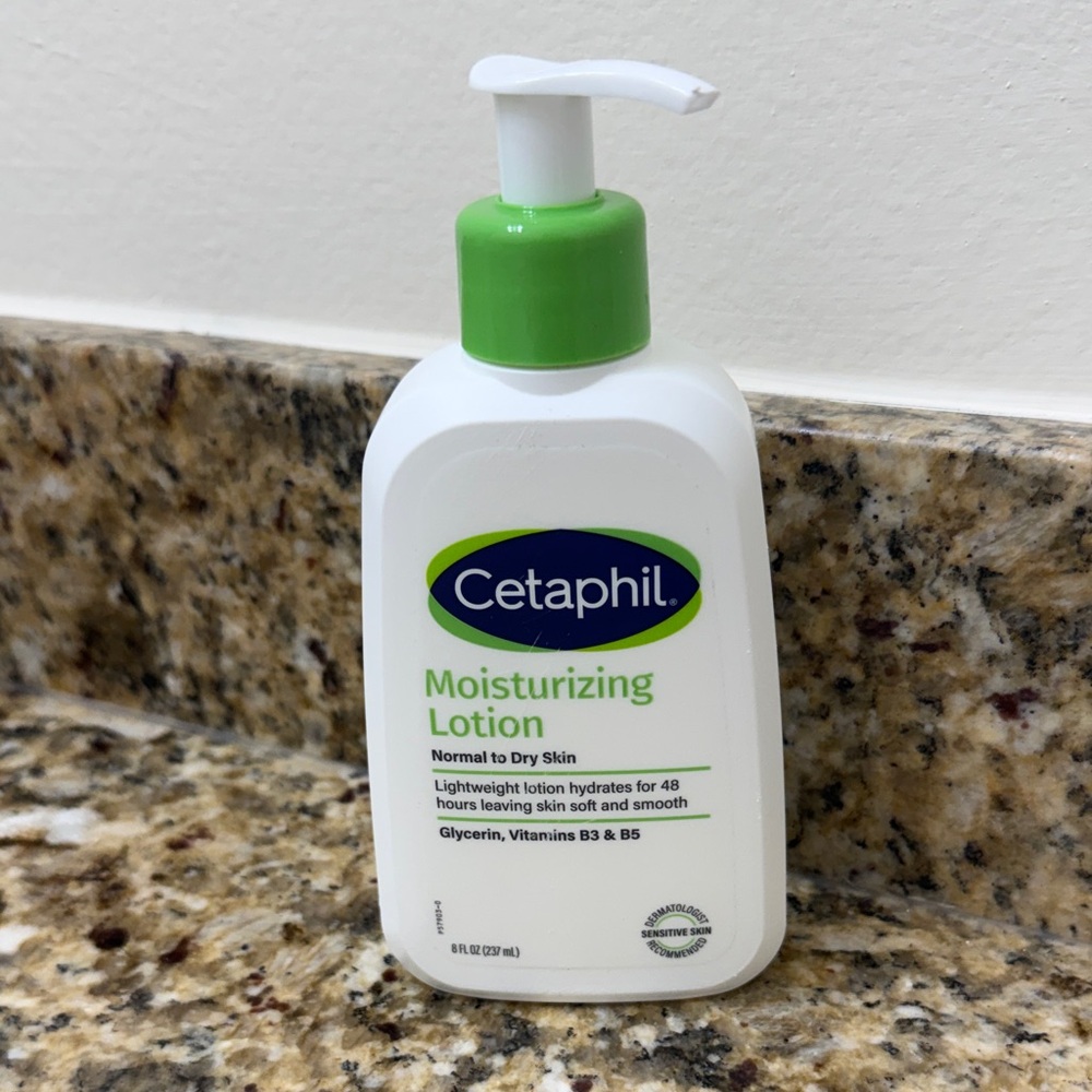 NWT Cetaphil Moisturizing Lotion for Normal to Dry Skin